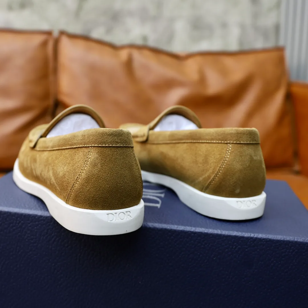 Ex-factory price: 540🙅‍♂️🙅‍♂️🙅‍♂️ Brand: Dior DIOR Standard code: Men's code 38/44 (45 can be customized) Grade: Same as the official website Material: Original cowhide stitching, cowhide lining, original TPU wear-resistant soft outsole Style categories: Leisure and sports version, footwear for driving, young fashion, European and American trends, British style Color: actual picture color